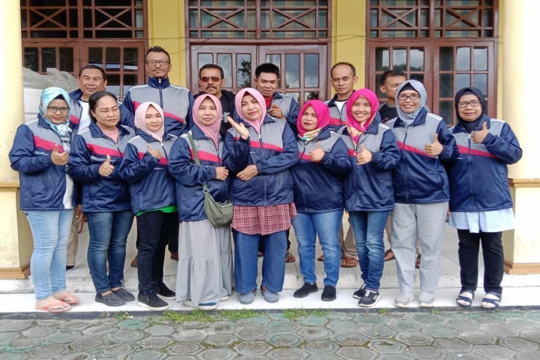 Pemberangkatan Tim Dinas TPHP Kobar, mewakili Kabupaten Kotawaringin Barat dalam rangka Pemecahan Rekor Muri Bakar Jagung 62.000 tongkol di Palangka Raya