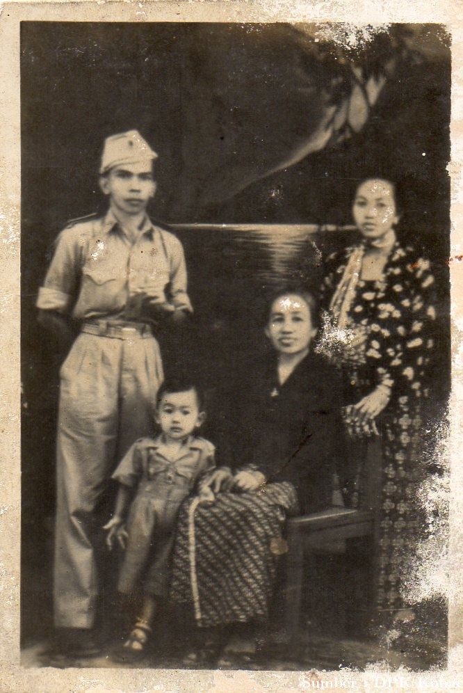 Sultan XIV bersama Permaisuri, tahun 1946.